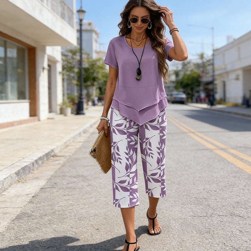 Casual set met tuniektop met ronde hals en laagjes en broek met wijde pijpen