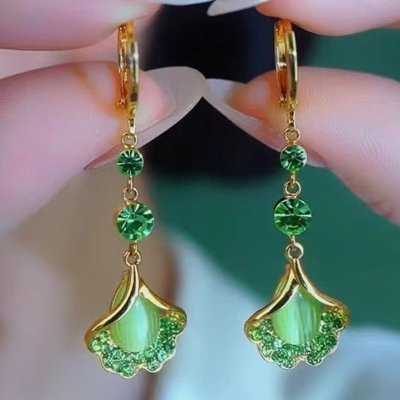 Elegante kwastjesoorbellen met ginkgoblad