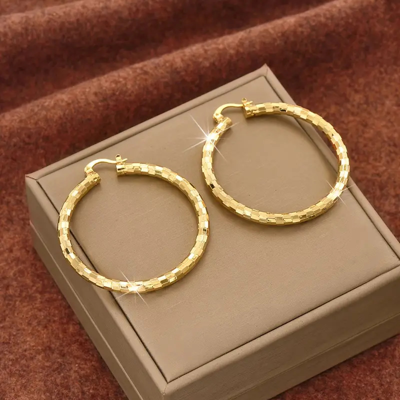 Gratis minimalistische damesoorbellen met structuur en ringvorm, opvallende ronde sieraden